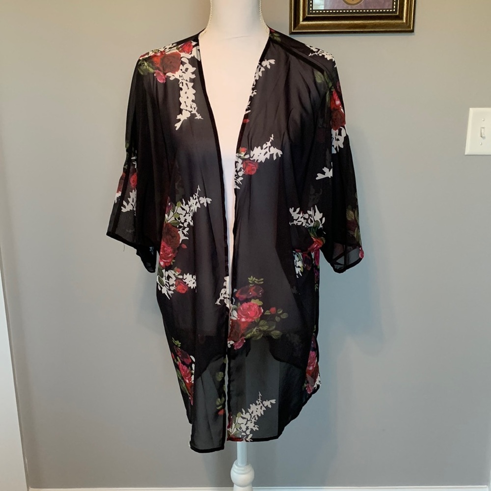 Floral black & white Kimono/coverup size Large